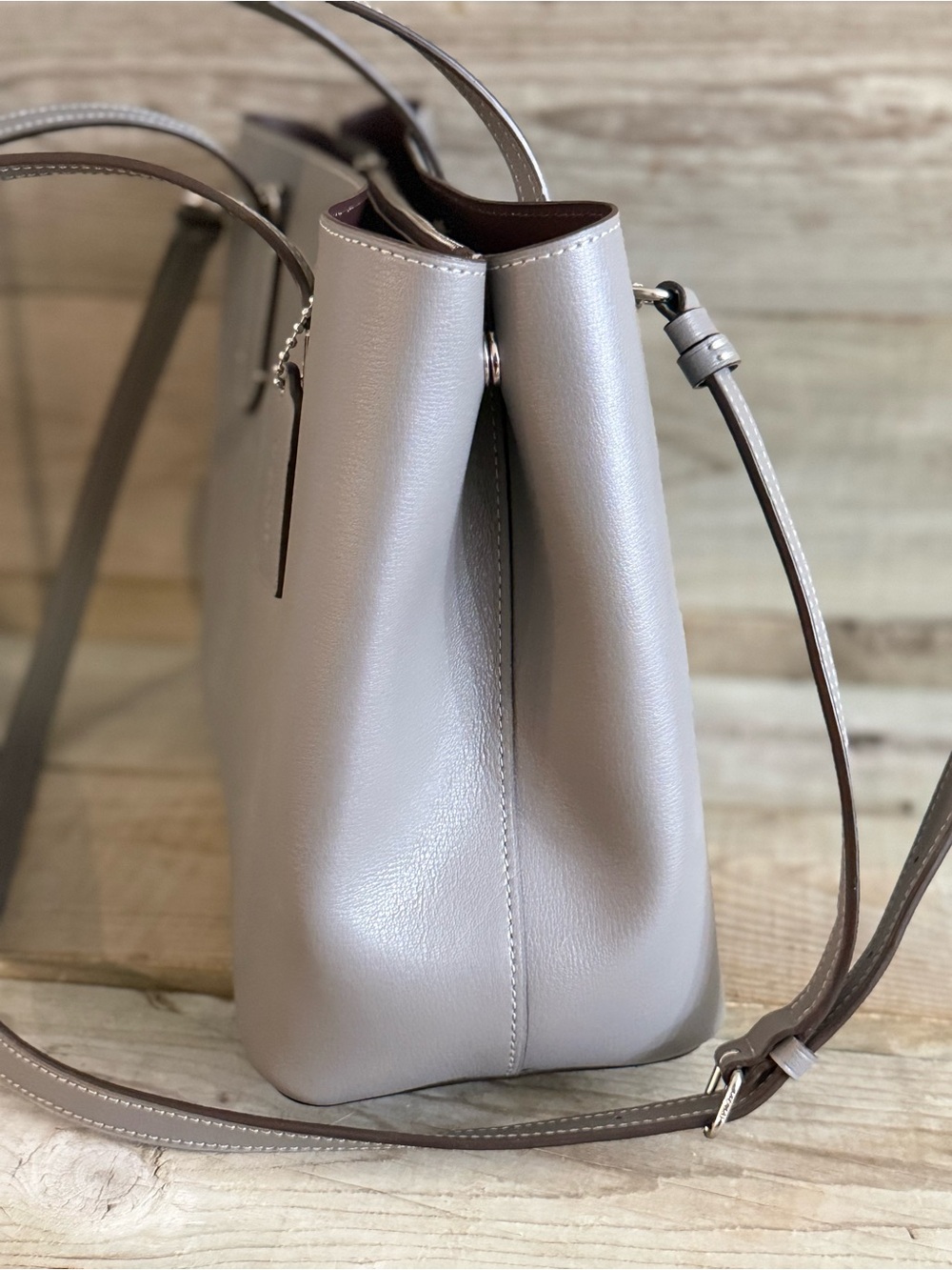 Coach Avenue Women's Gray Leather Tote with Adjustable Strap - Picture 4 of 12